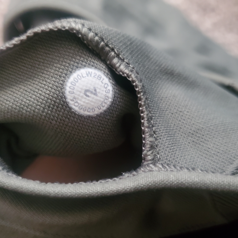 Lululemon Ebb to Train Bra – Size 2 – High-Neck, Med Support Excellent Condition - Picture 5 of 7